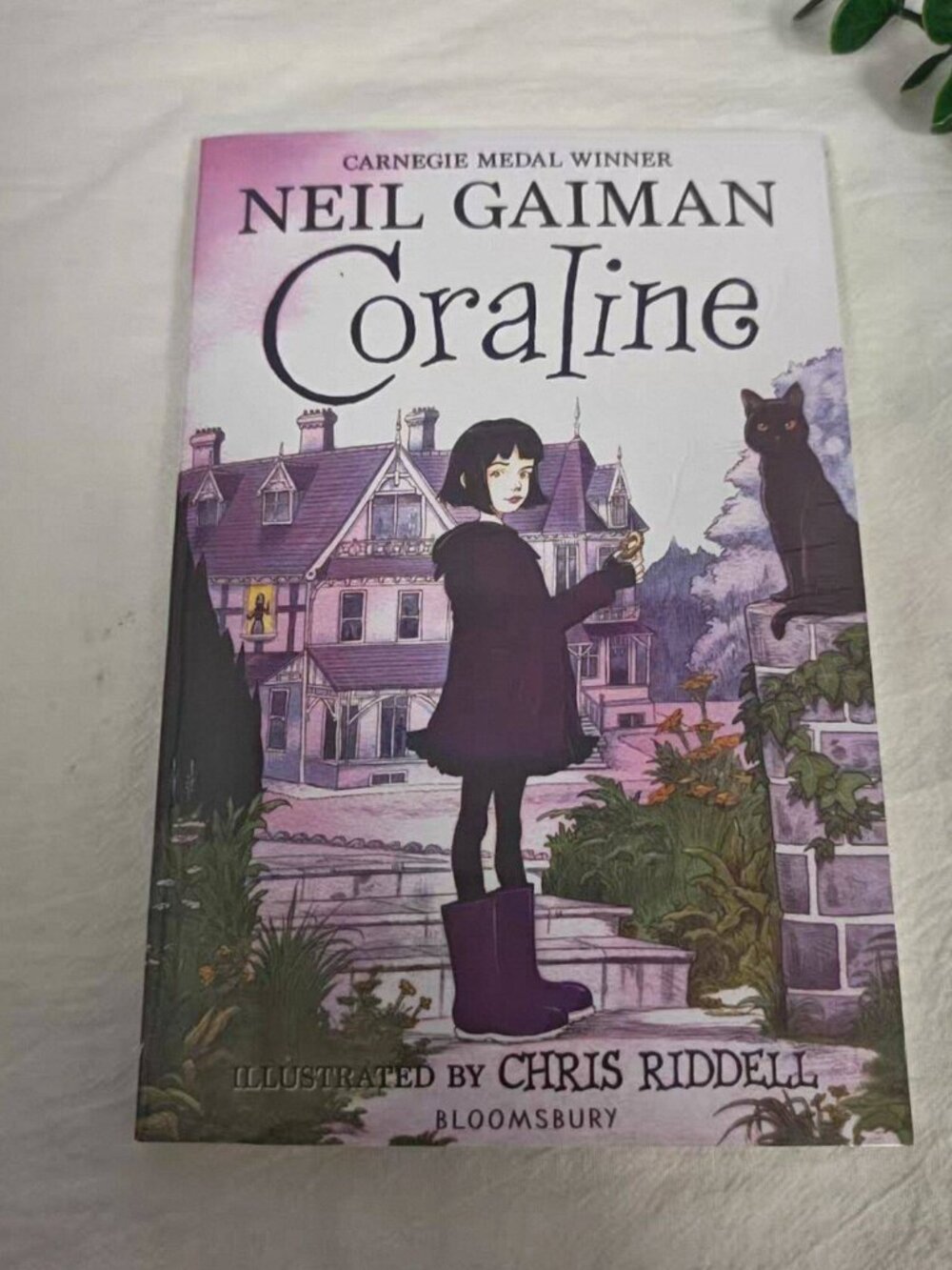 Coraline by Neil Gaiman Illustrated by Chris Riddell Paperback Book